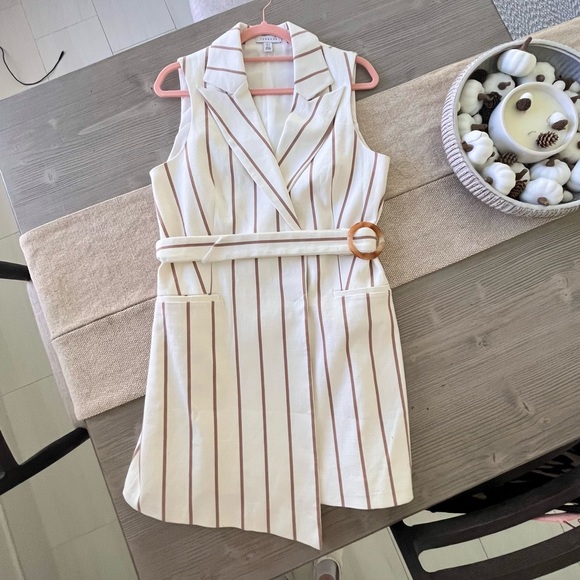 Topshop Dresses & Skirts - NWOT- Topshop- Belt Stripe Sleeveless Blazer- Size US 10